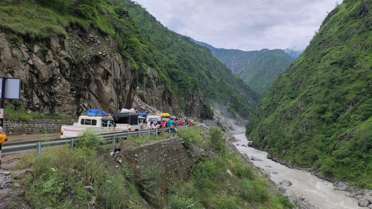 Kailash Mansarovar Yatra route closed due to rock cracking in Chaitalkot