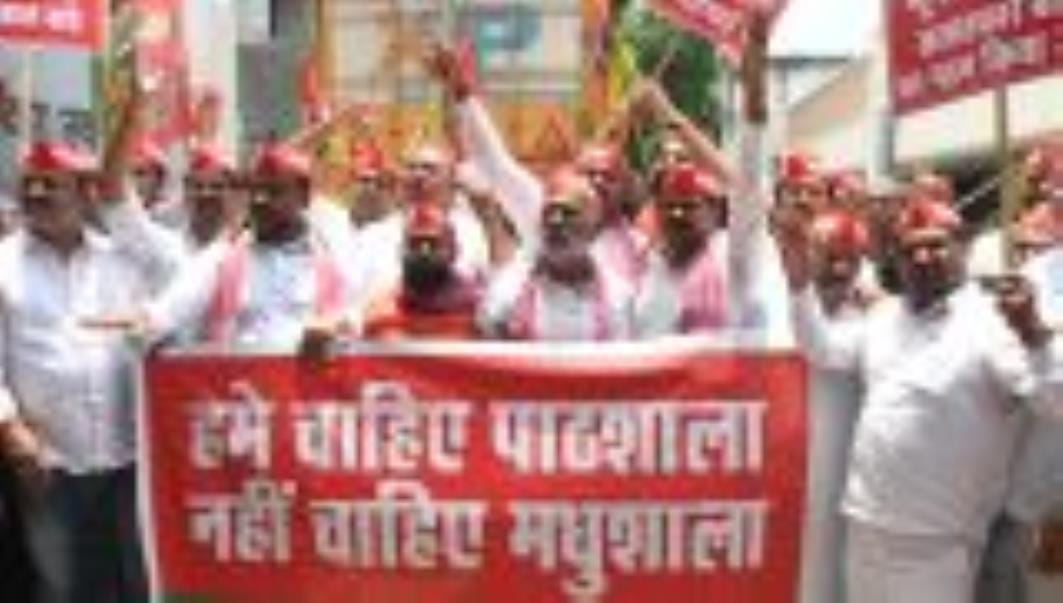 Samajwadi Mazdoor Sabha took out a march, raised the demand to restore old labor laws