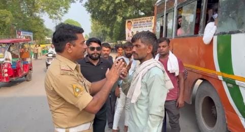 Bus driver hits car and bike, passengers escape narrowly