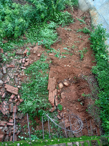 The security wall of Dadu Pathshala collapsed due to rain