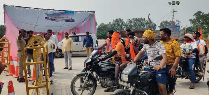 Police stopped Kanwariyas going to Haridwar by bike