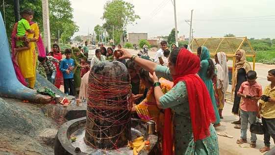 Temples reverberated with chants of Har Har Mahadev