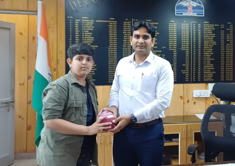 Money deposited in piggy bank given to disaster affected people of Saraj