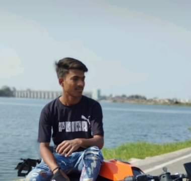 युवक ने फंदे से लटककर की आत्महत्या