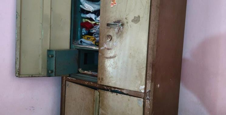 Thieves stole cash and precious jewelry from the house