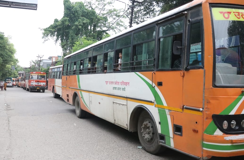 The wheels of roadways buses remained halted for three and a half hours in the district
