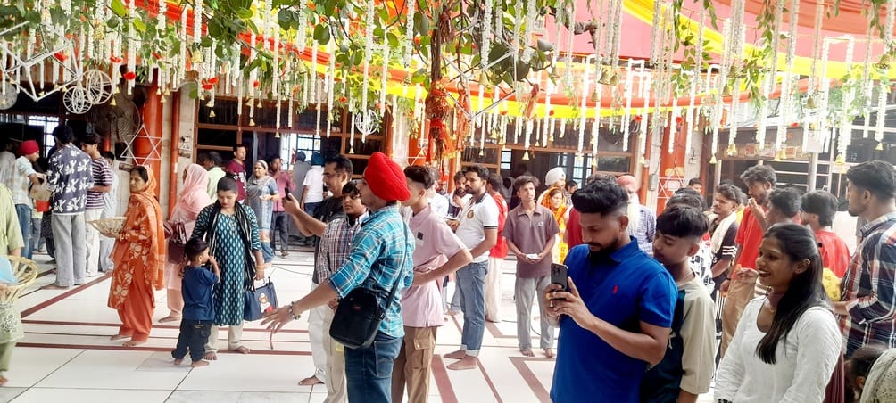A garden of devotion bloomed in Chintapurni, the court was decorated with flowers from Bangalore