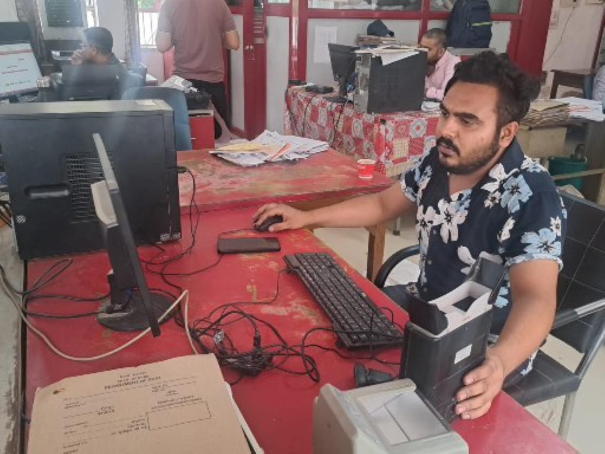 Aadhar card related work resumed in the city post office from today