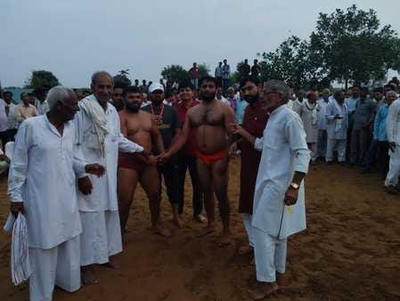 Dharambir Para won the wrestling worth 11 thousand rupees