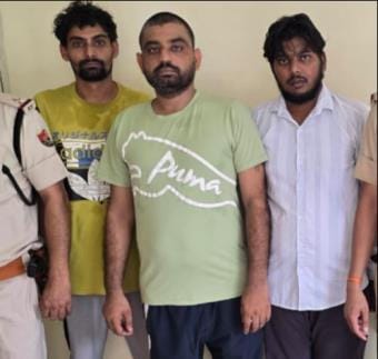 Three accused arrested for looting cash from liquor shop