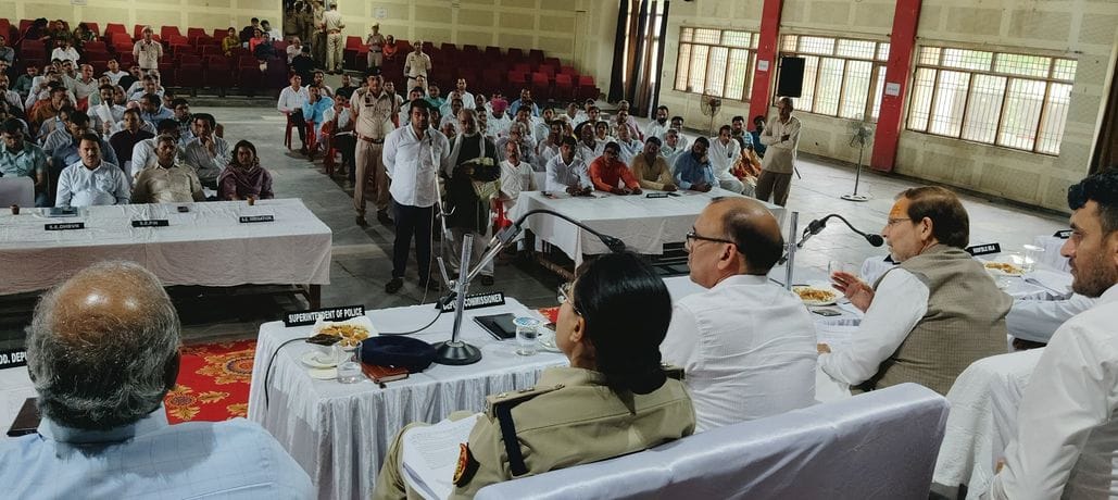 Officers do not listen to the common people and committee members