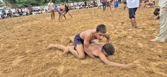 Anil of Baghot won wrestling worth 31 thousand rupees