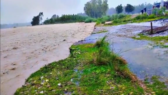 Khuwaspur village is cut off from the tehsil headquarters, villagers are worried