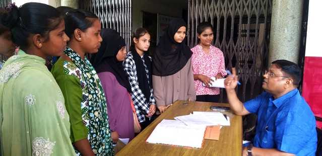 Counseling till 28th, crowd of students is gathering