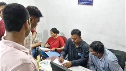 Balaghat News: Lokayukta raids Balaghat Collectorate, computer operator arrested taking bribe for Aadhar ID