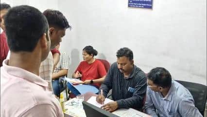 जांच करती लोकायुक्त की टीम