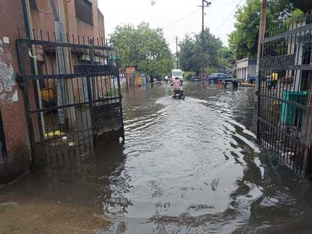 Waterlogging in the women's district hospital, patients faced problems