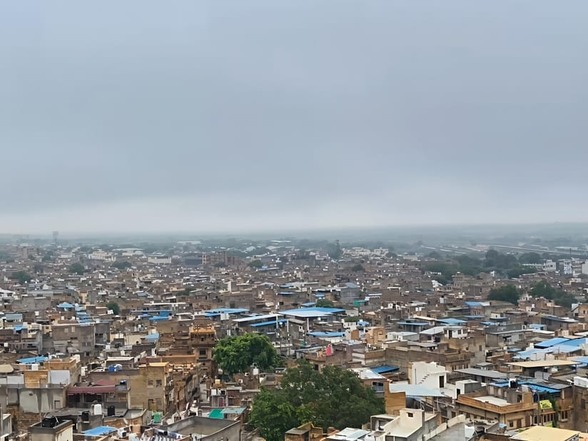 जैसलमेर में फिलहाल मौसम साफ।