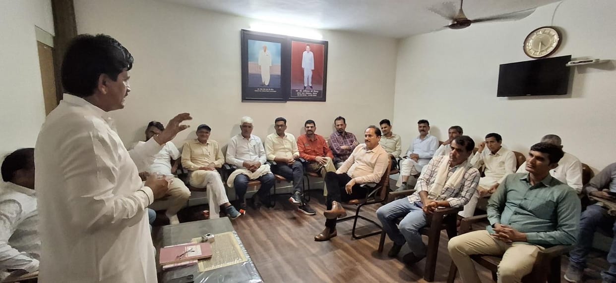 Discussion held on installing the statue at Maharaja Surajmal Chowk
