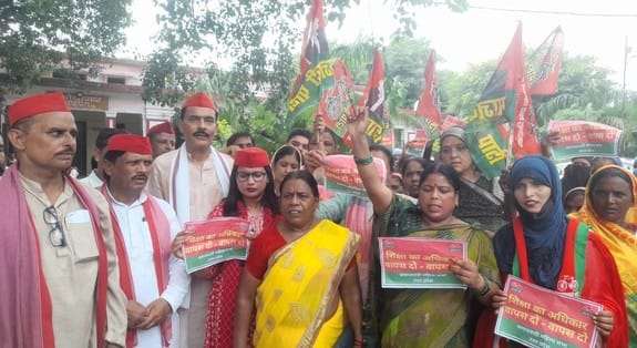 SP protested against the layoff of cooks
