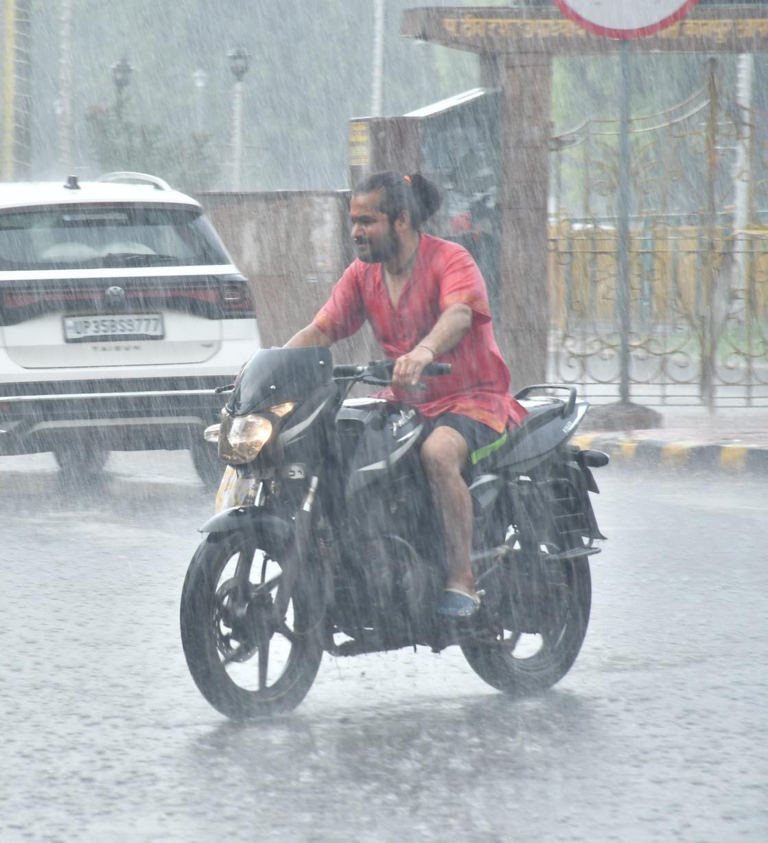 Vipha cyclonic storm will reach the city tomorrow, chances of rain
