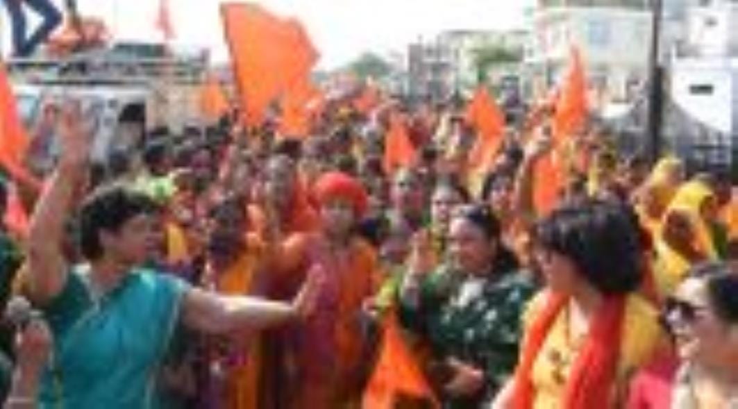 The slogan of Har Har Mahadev in the women's Kanwar Yatra