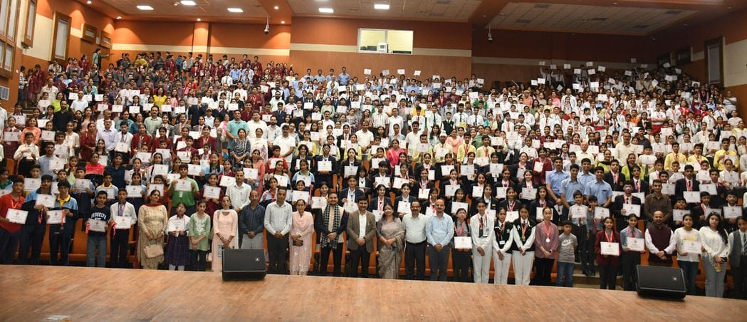 UP: CM to honor meritorious students, 223 students to receive ₹1 lakh and tablets; event to be held on June 1