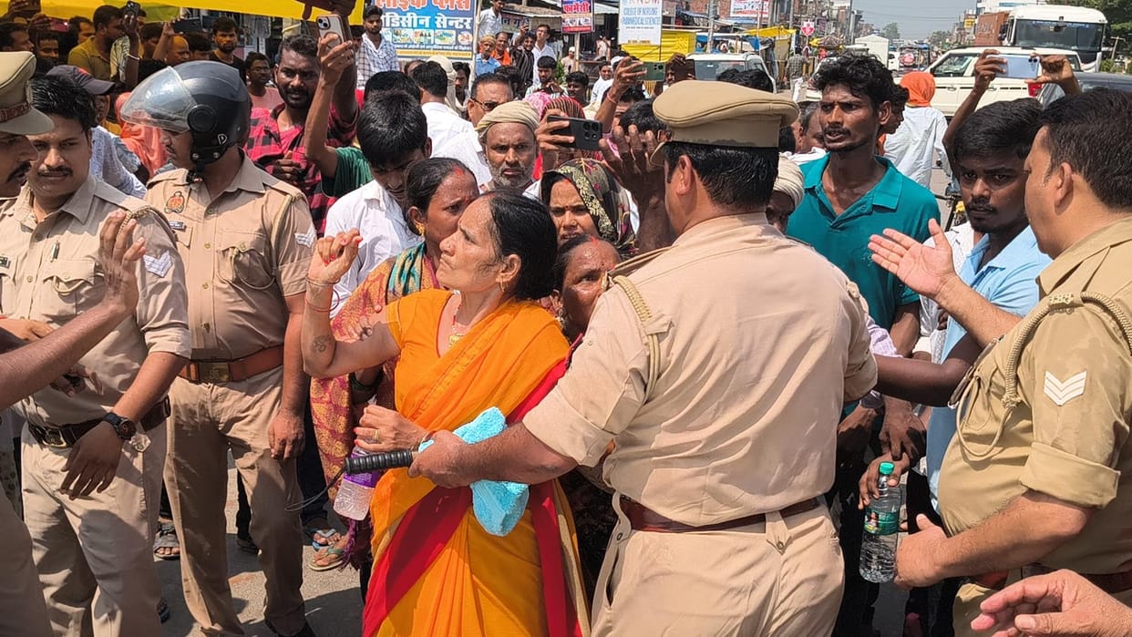 Contract lineman died due to electric shock, family members blocked Farenda road