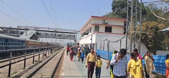 Time duration of Shahjahanpur railway section train increased, daily commuters troubled