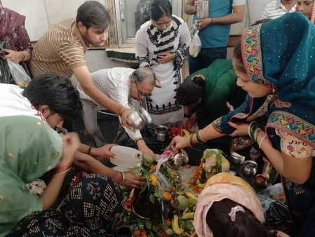 Line of devotees for Jalabhishek, Bam Bhole resonating