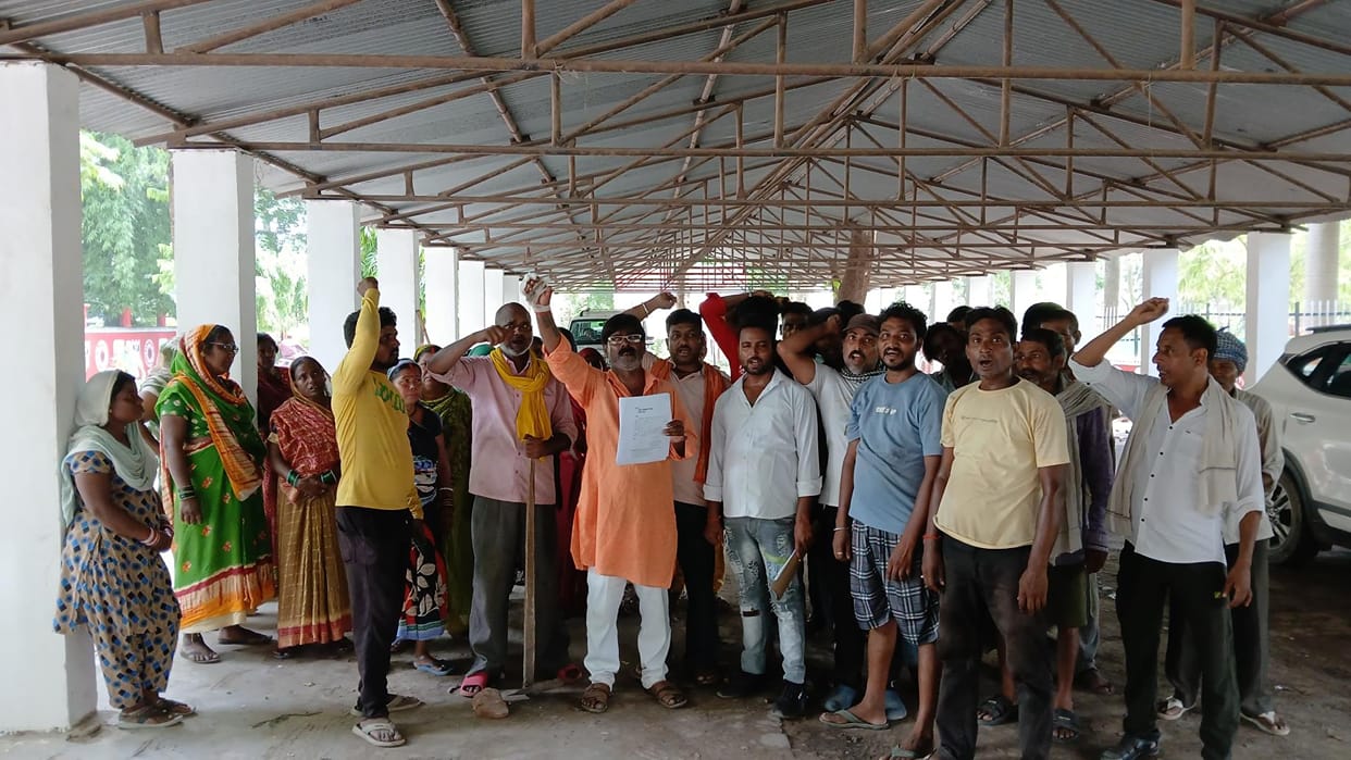 Cleaning workers reached the collectorate with brooms after not getting salary