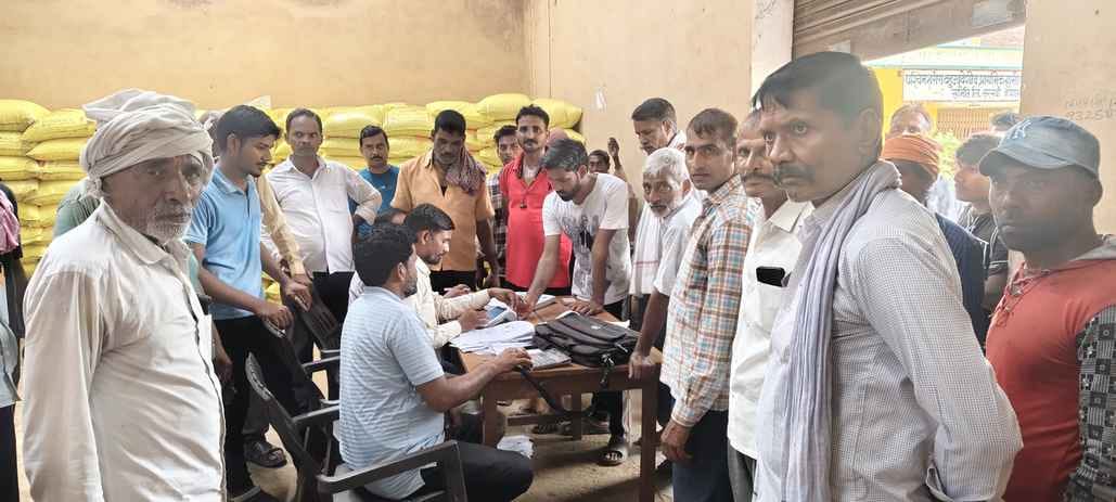 Farmers create ruckus for fertilizer in the cooperative society