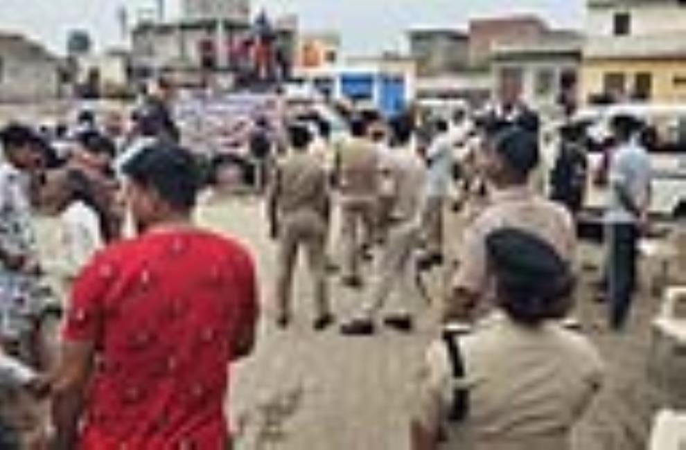Jalabhishek in the presence of police in Dhansauli