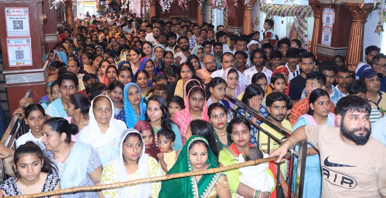 Bholenath was anointed with Ganga water brought from Haridwar