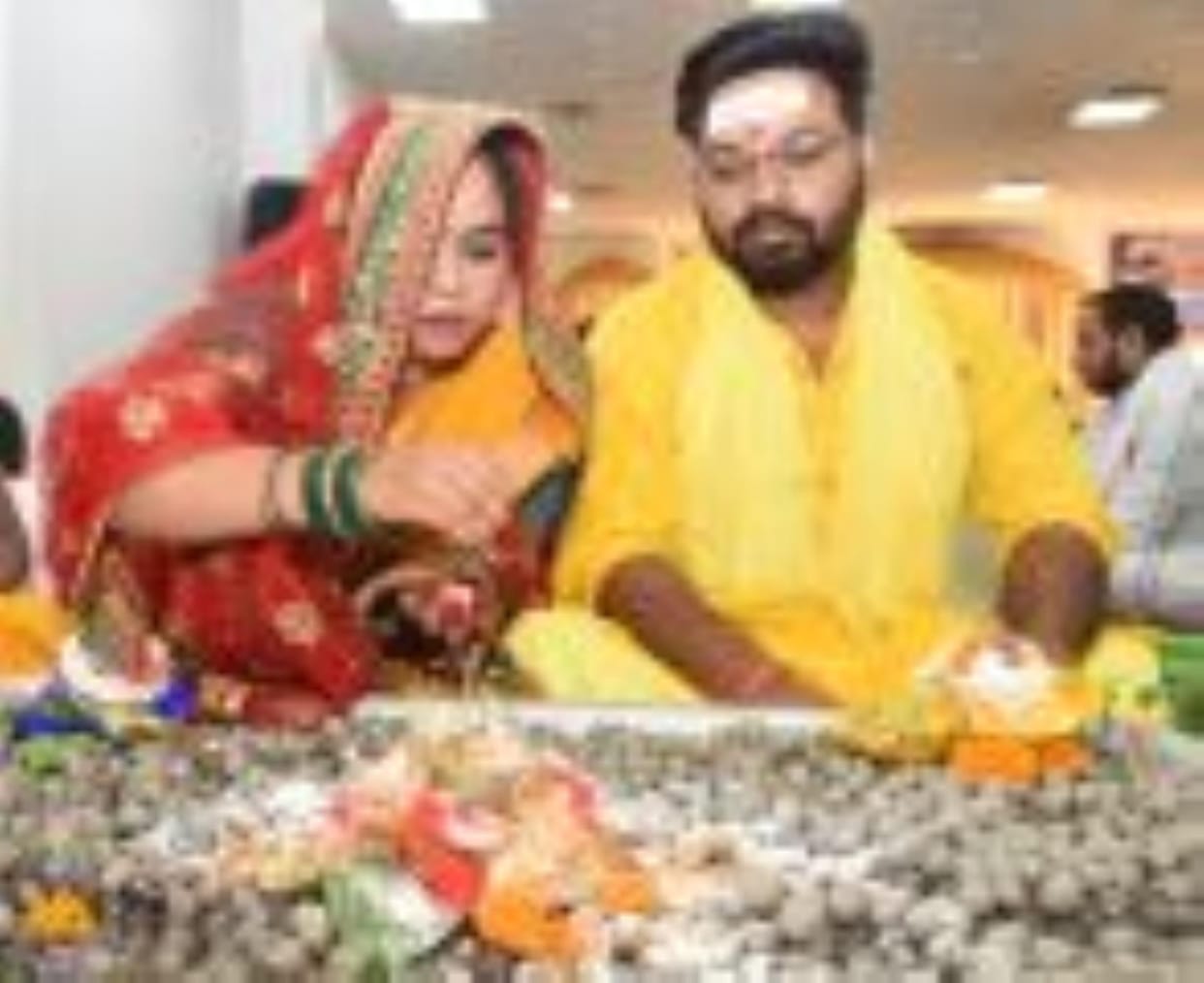 Rudrabhishek of earthen Shivlings in Ramlila ground, Vedic mantras resonated