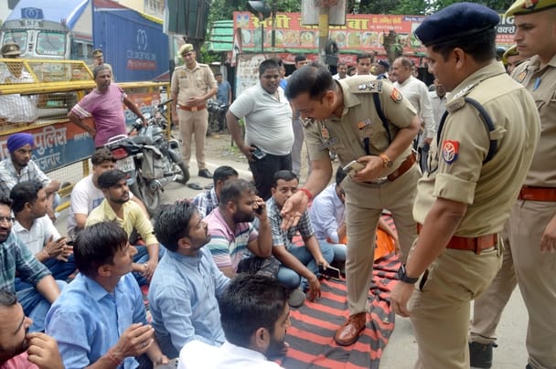 ABVP officers got angry over indecency and blocked the road