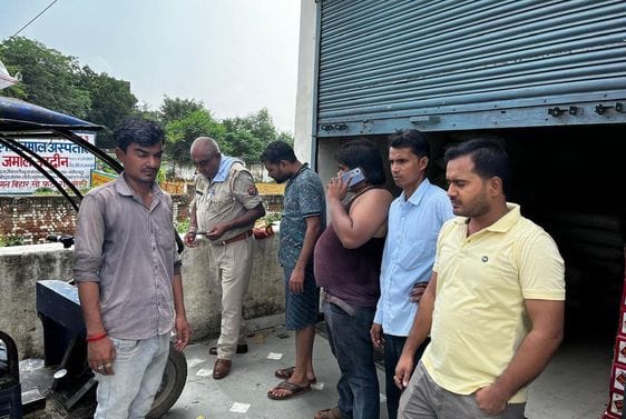 A sack of bidis was stolen from the grocery store and goods worth thousands were stolen from the house