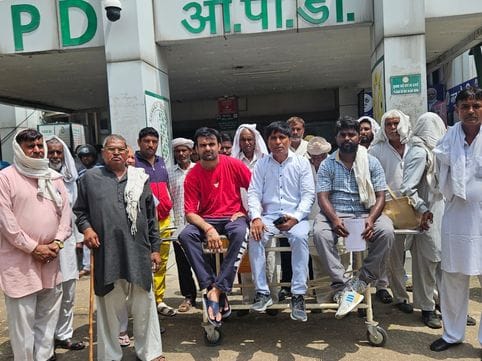 The district councilor expressed his anger by sitting on a stretcher outside the civil hospital