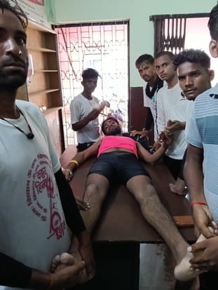 The condition of four devotees deteriorated in the temple premises