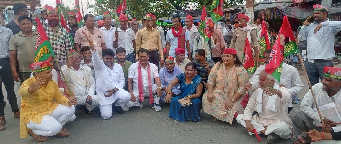 Farmers are facing power cuts and fertilizer crisis, SP workers sit on strike