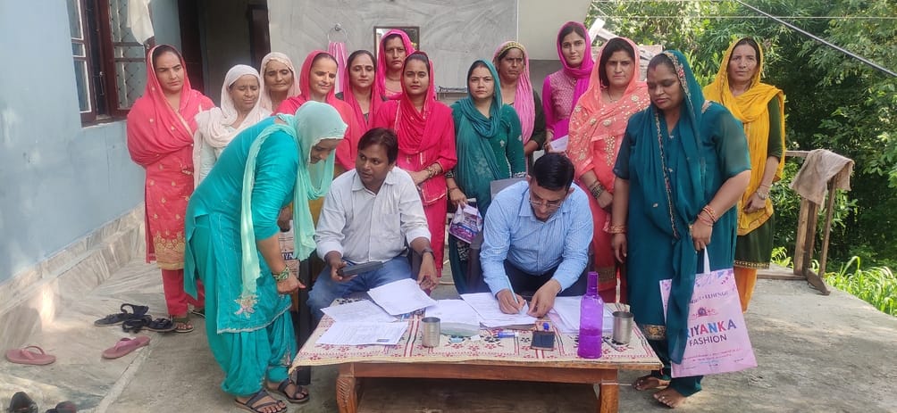 Registration of women for the workshop
