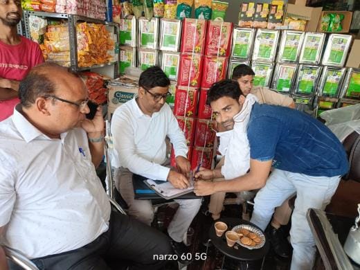 mainpuri news girls recovered food poisioning