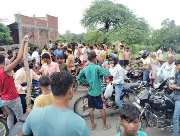 A girl got burnt due to electric shock, people blocked the road and created ruckus