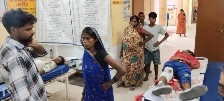Seven Kanwariyas injured in road accidents, five referred to medical college