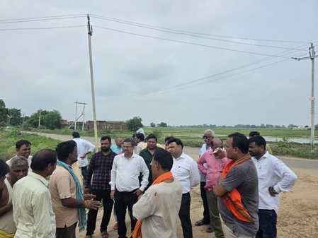 The team reached Itwan Khurd to investigate the scam of lakhs in MNREGA