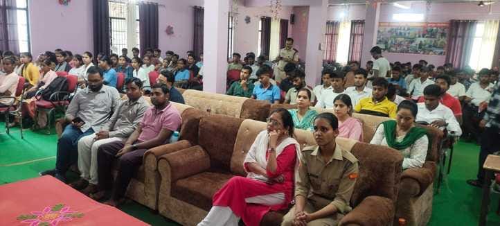 Entry without helmet prohibited in Sugarcane College