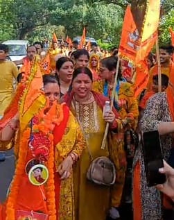 The third Jalabhishek Yatra of the Mahila Mandal was welcomed with a shower of flowers