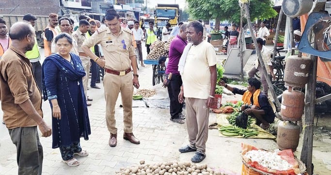 If a permanent cart is found, the shopkeeper will be fined