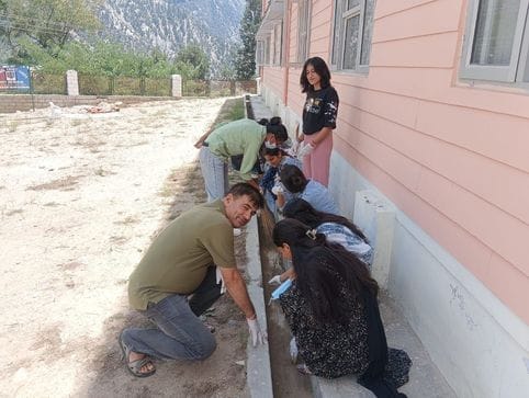 Volunteers launched a cleanliness drive