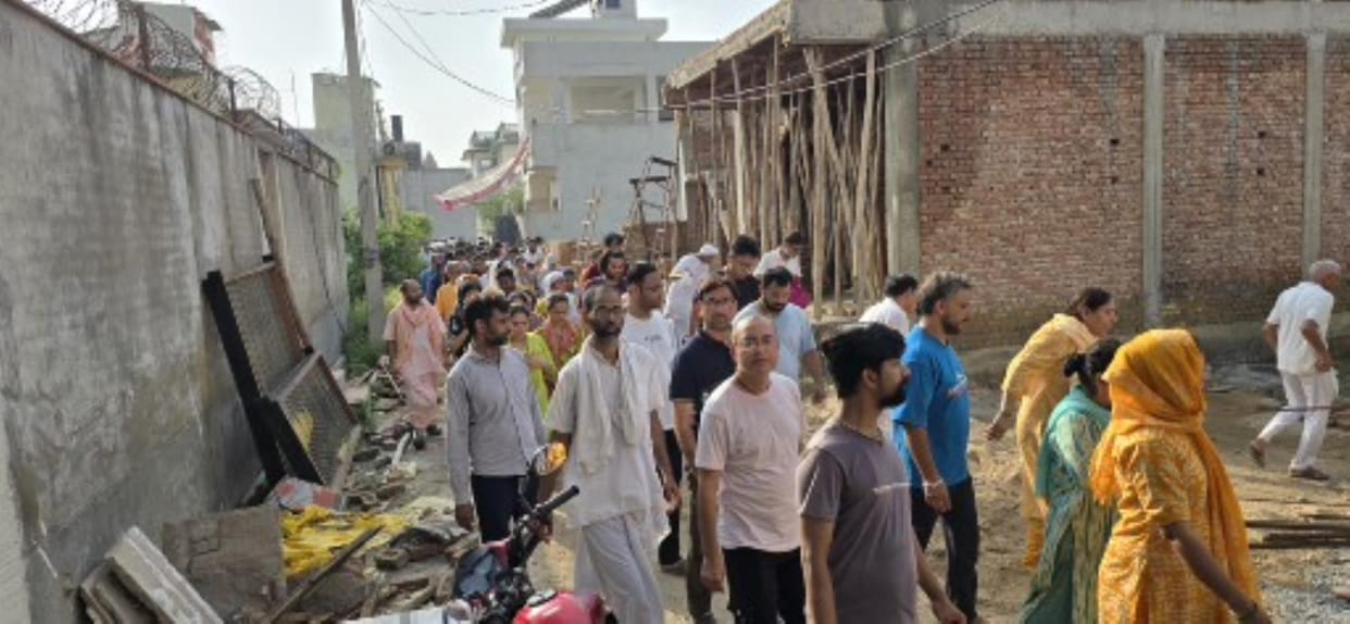 Devotee Vinod's funeral procession was taken out with Sankirtan